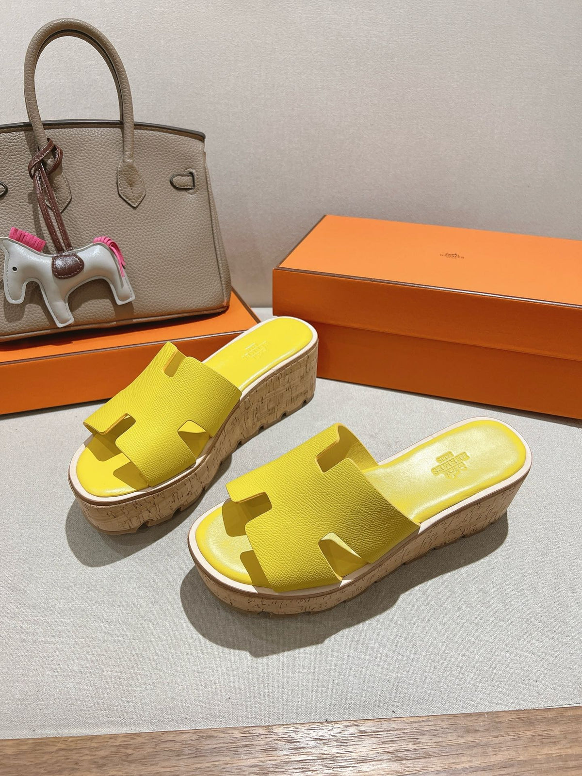 HERMES 25S HIGH WEDGE SANDALS IN YELLOW LAMBSKIN STYLE 26