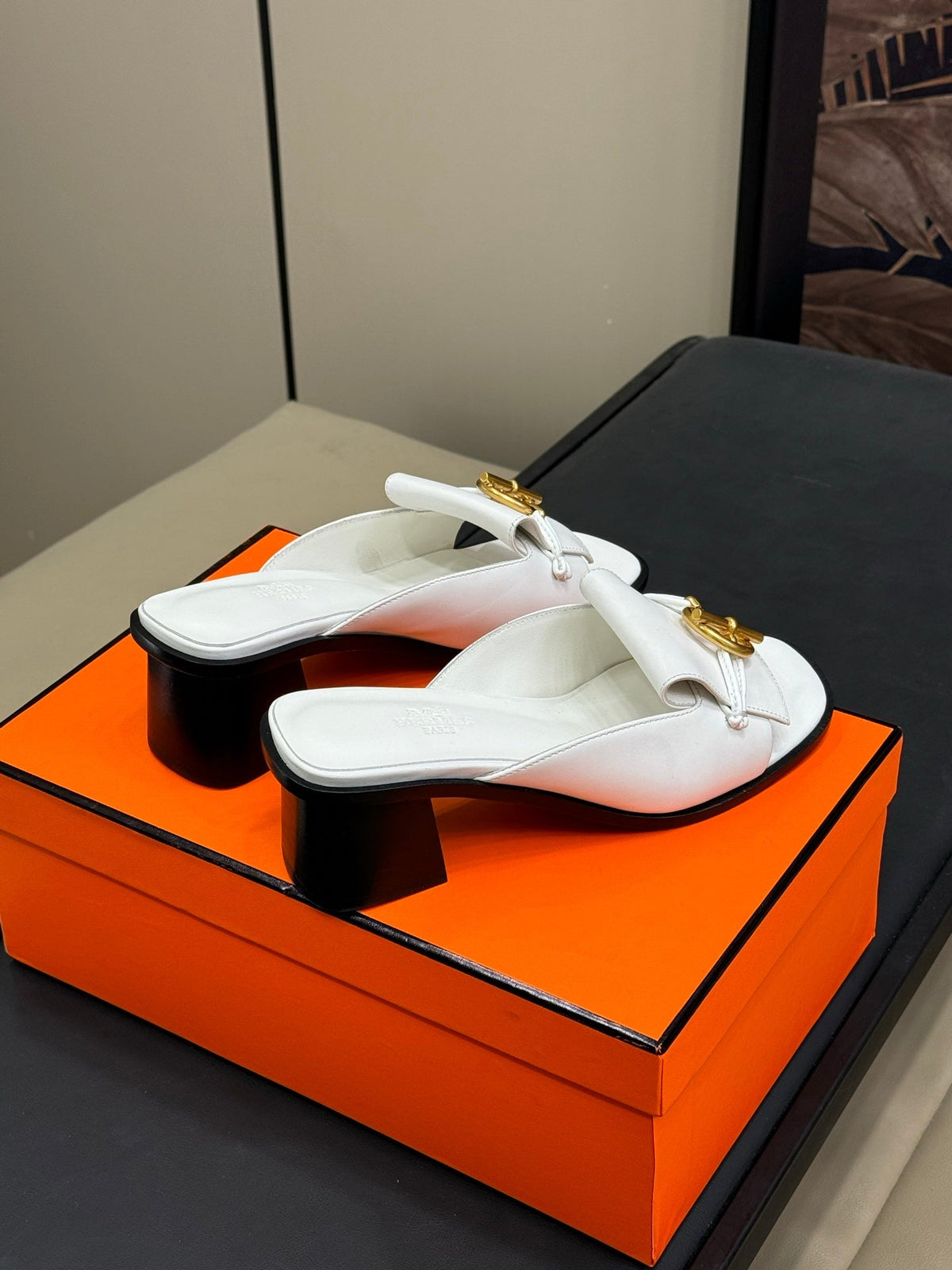 HERMES ISLE SANDAL IN WHITE CALFSKIN
